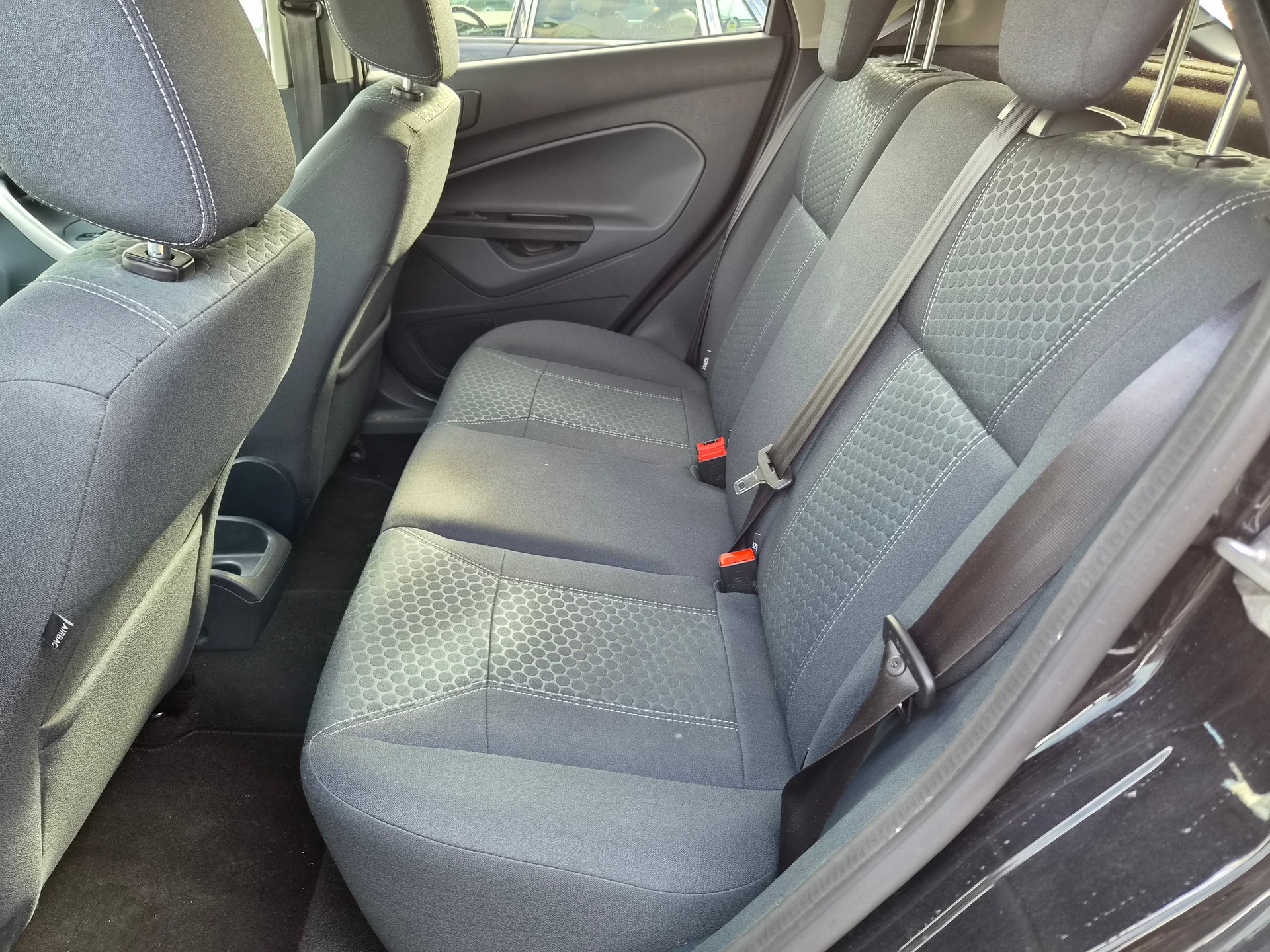 FORD Fiesta 1.6 16V Titanium-image-9