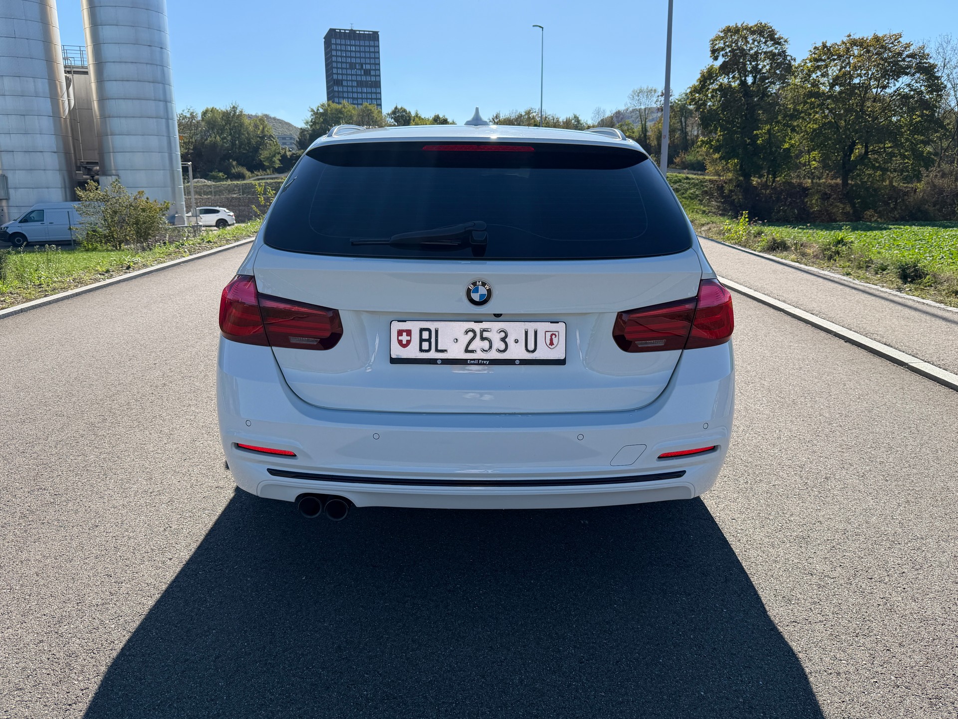 BMW 320d xDrive Touring Edition Sport Line Steptronic-image-11