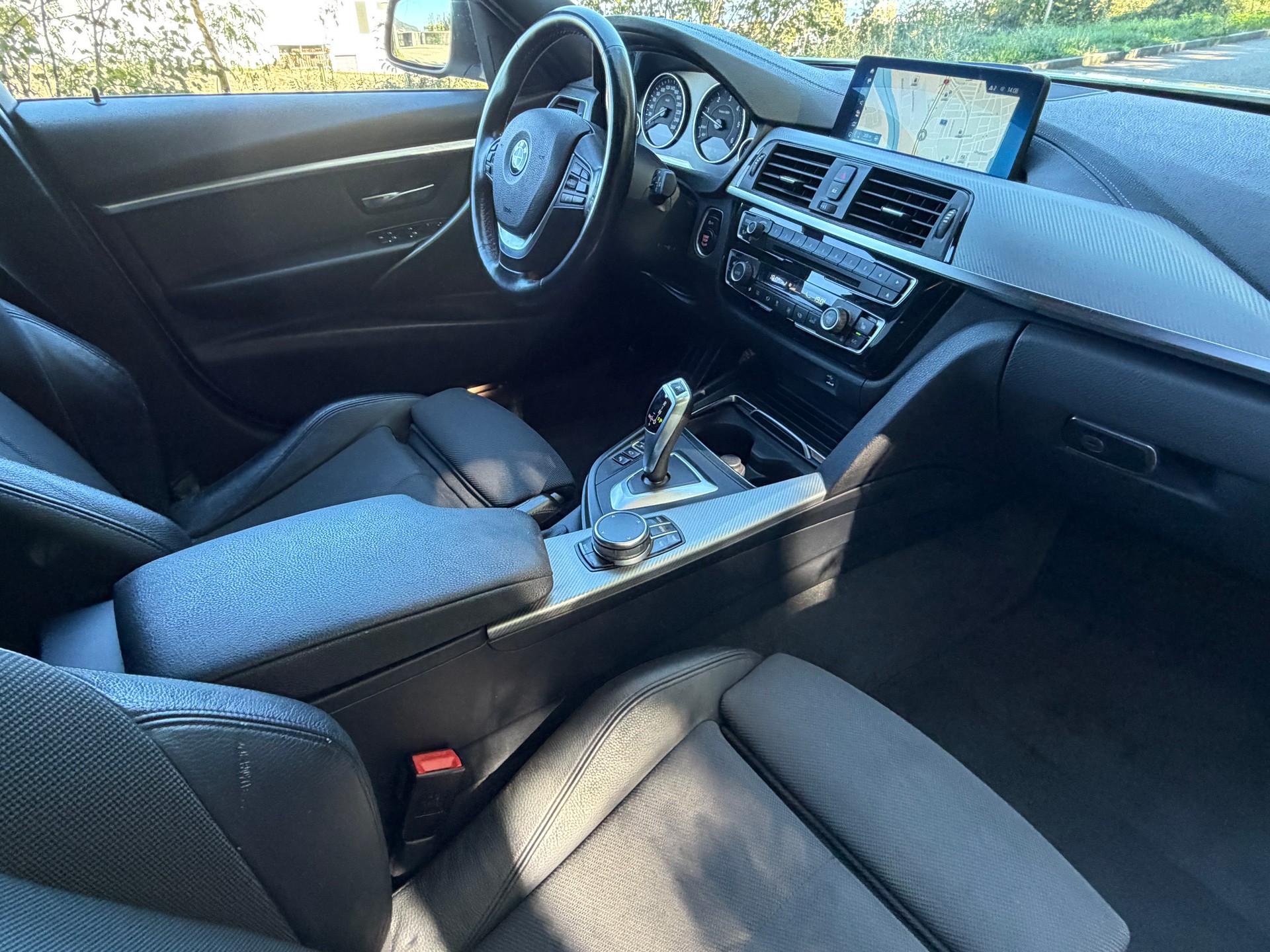 BMW 320d xDrive Touring Edition Sport Line Steptronic-image-17