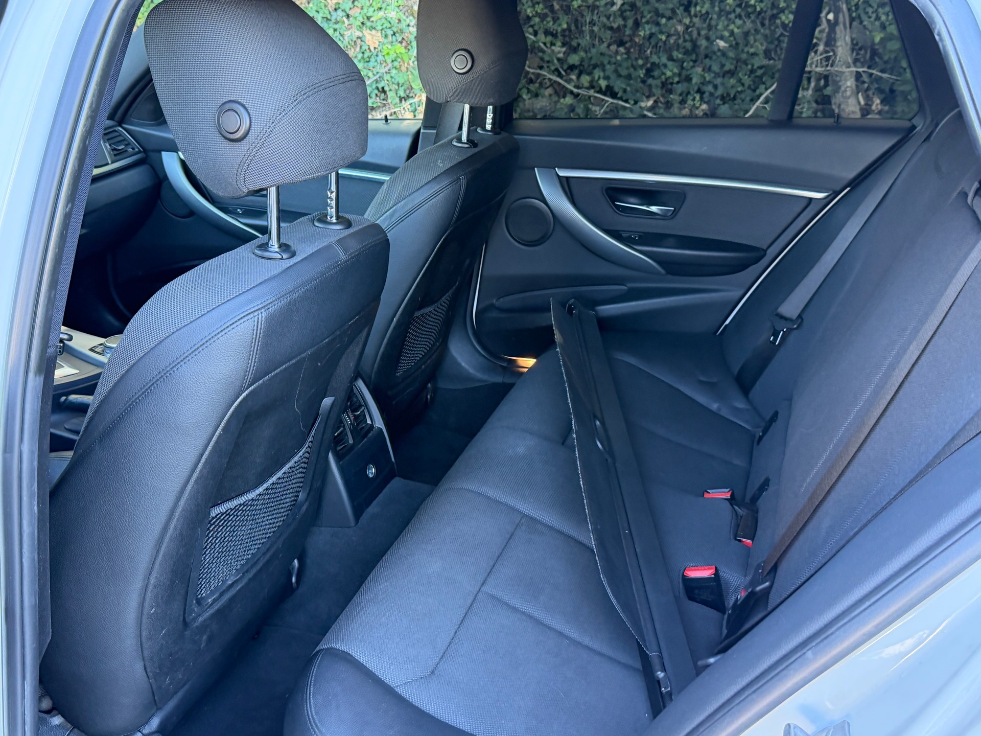 BMW 320d xDrive Touring Edition Sport Line Steptronic-image-14