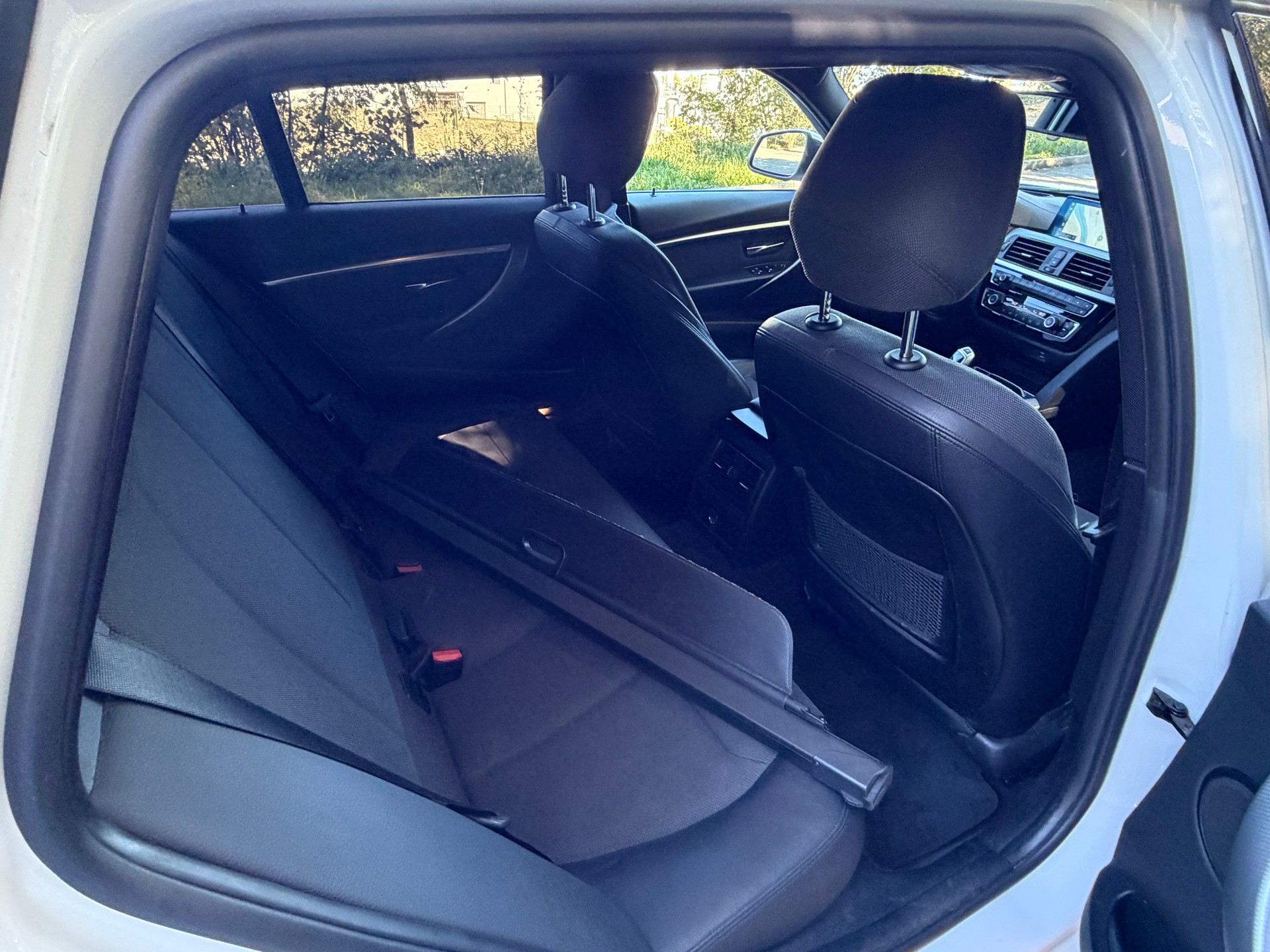 BMW 320d xDrive Touring Edition Sport Line Steptronic-image-16