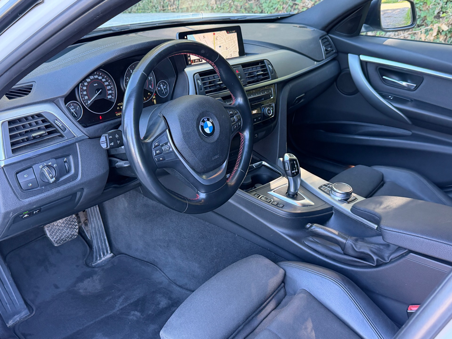 BMW 320d xDrive Touring Edition Sport Line Steptronic-image-13