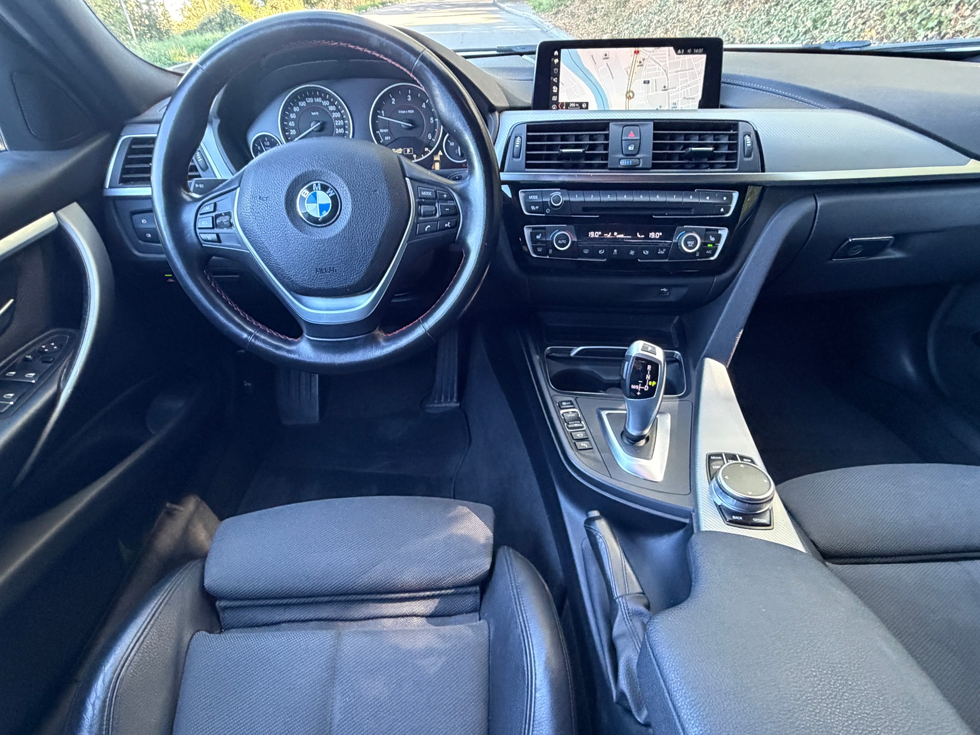 BMW 320d xDrive Touring Edition Sport Line Steptronic-image-1