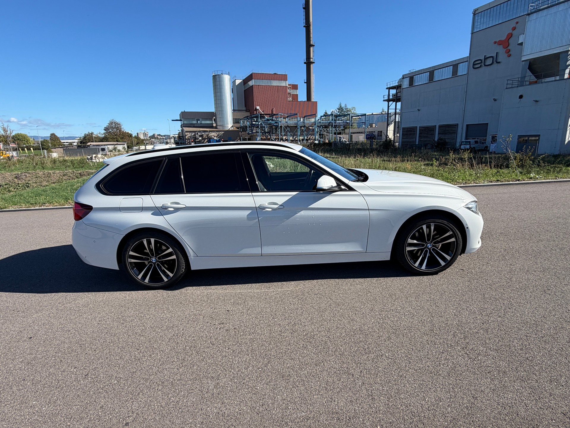 BMW 320d xDrive Touring Edition Sport Line Steptronic-image-7