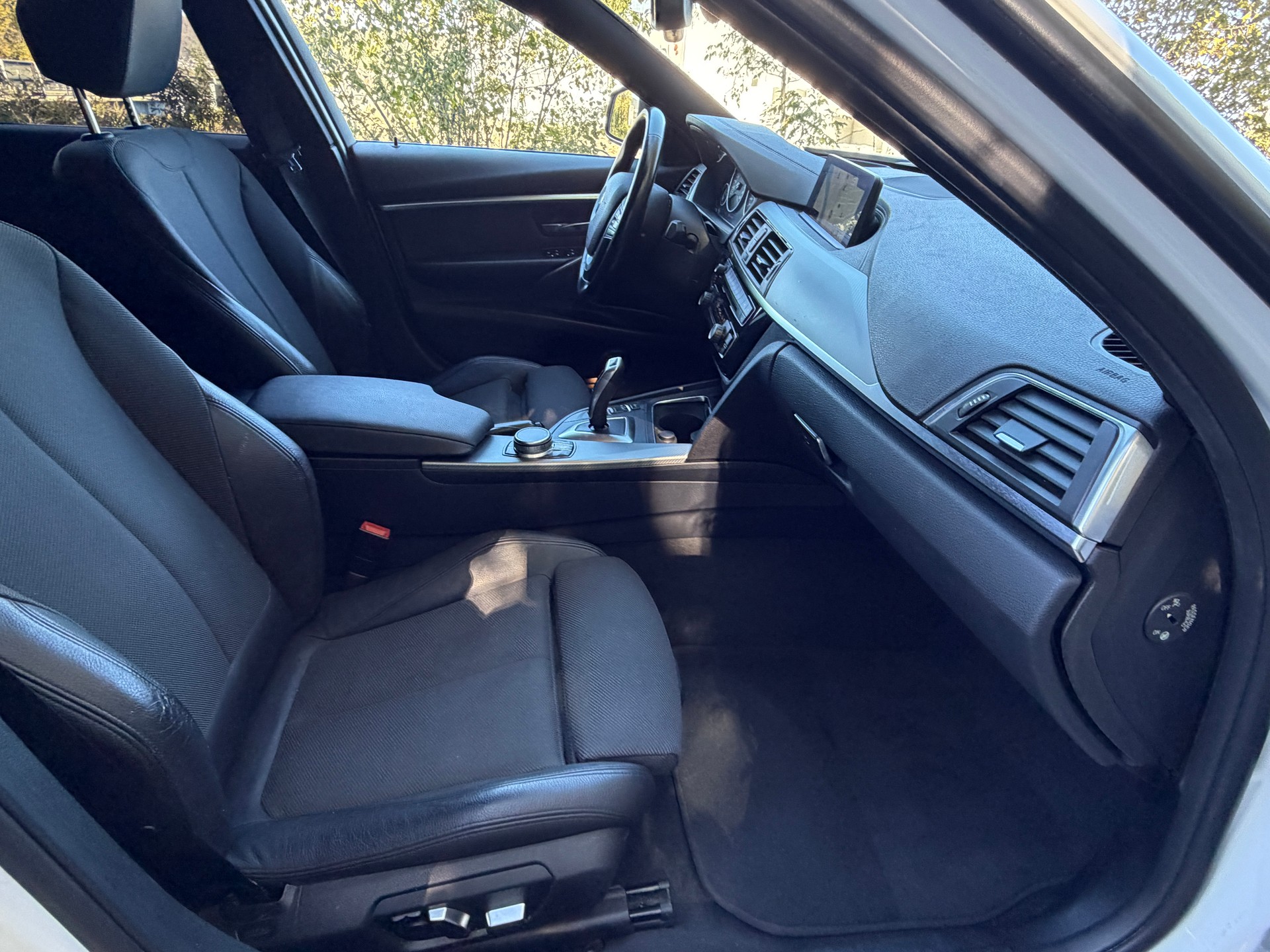BMW 320d xDrive Touring Edition Sport Line Steptronic-image-15