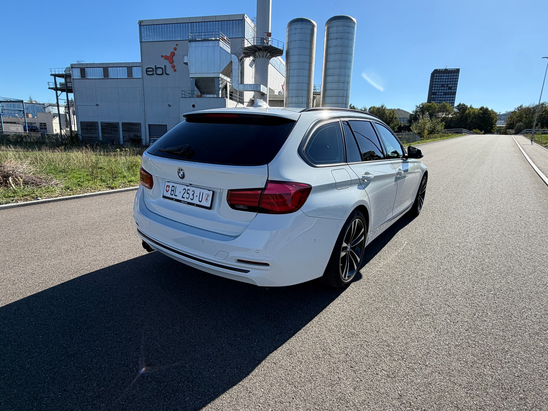 BMW 320d xDrive Touring Edition Sport Line Steptronic-image-6