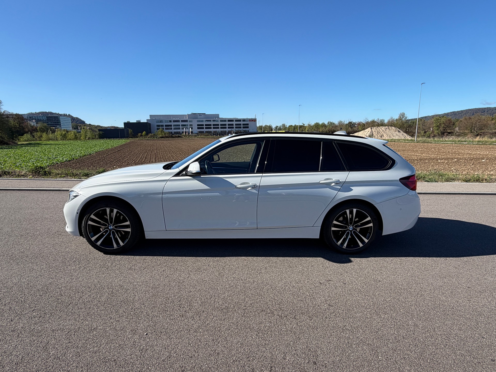 BMW 320d xDrive Touring Edition Sport Line Steptronic-image-9