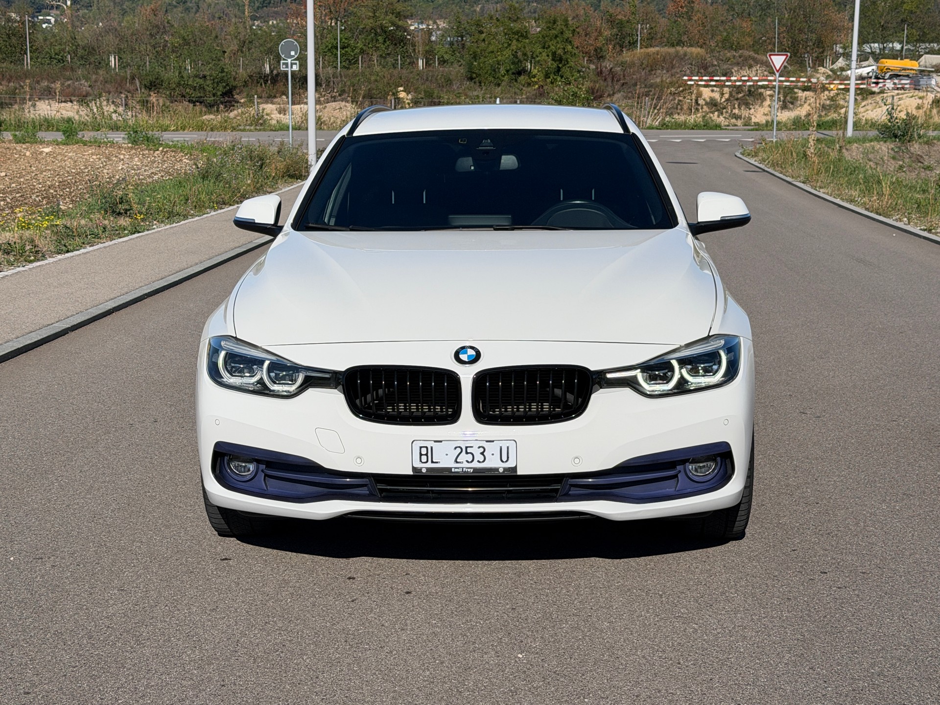BMW 320d xDrive Touring Edition Sport Line Steptronic-image-4