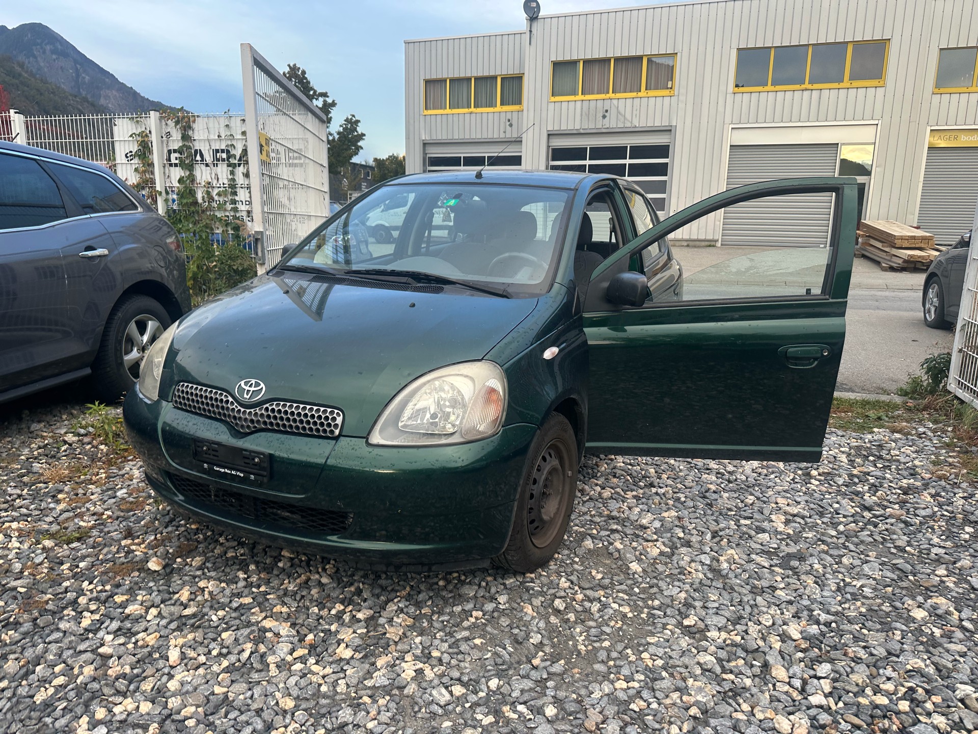 TOYOTA Yaris 1.3 Linea Sol-image-10
