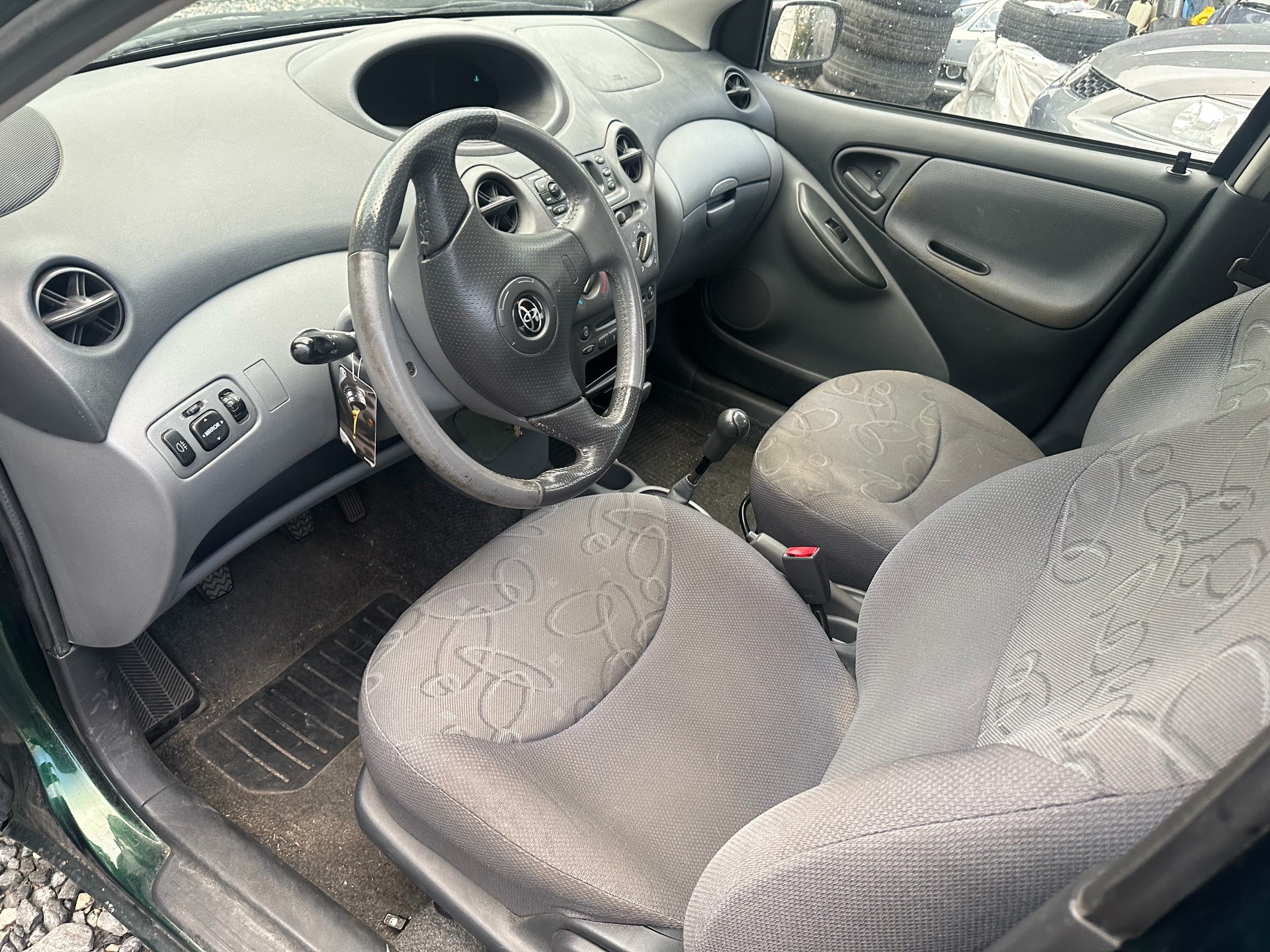 TOYOTA Yaris 1.3 Linea Sol-image-2