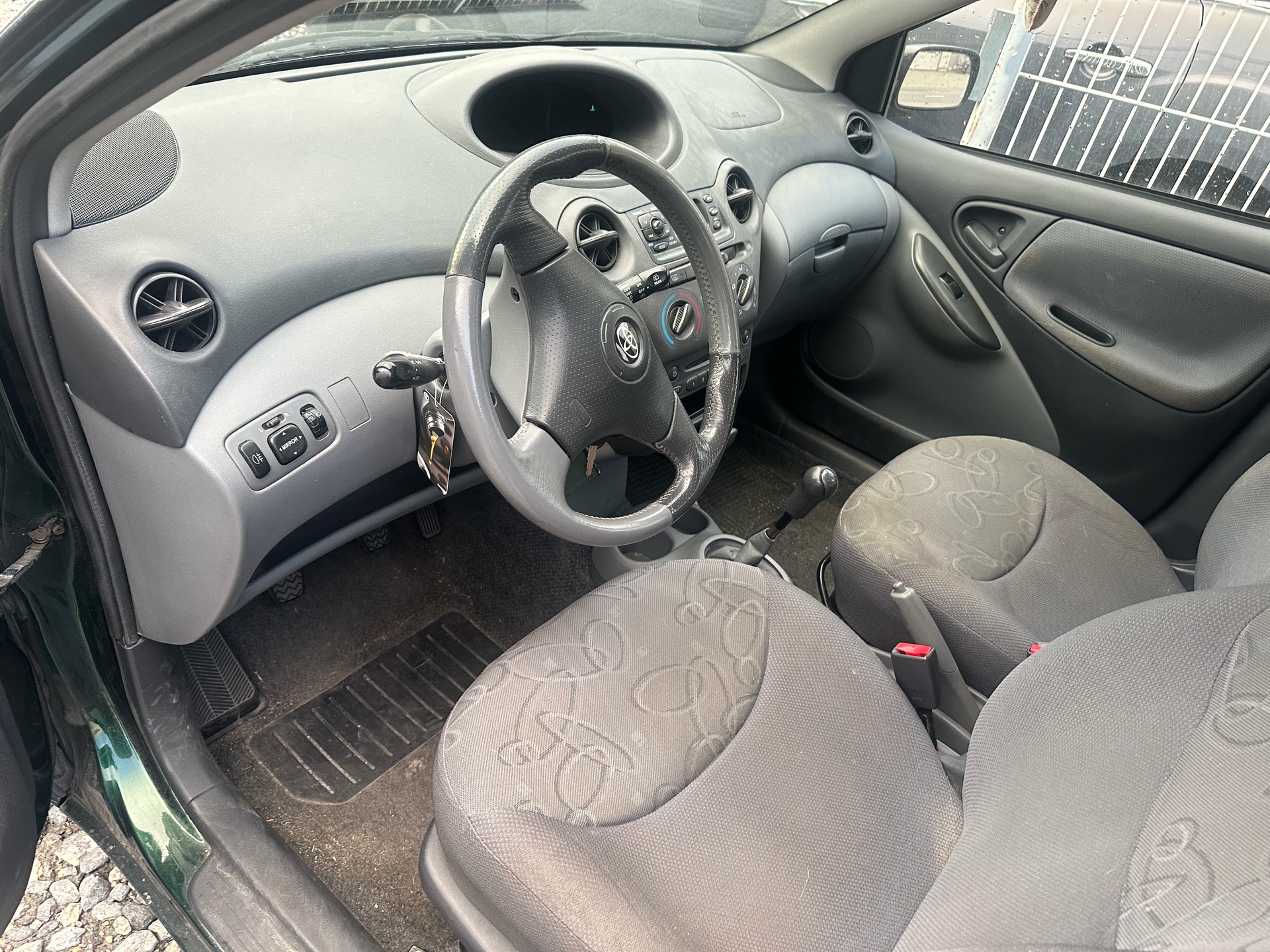 TOYOTA Yaris 1.3 Linea Sol-image-12
