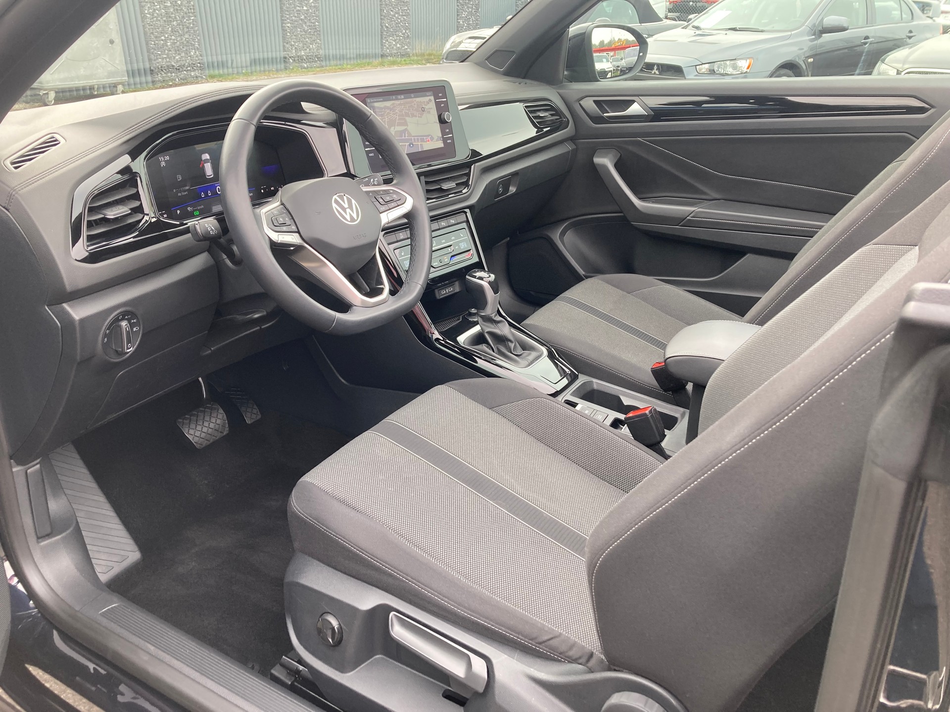 VW T-Roc Cabriolet 1.5 TSI EVO Black Style DSG-image-7