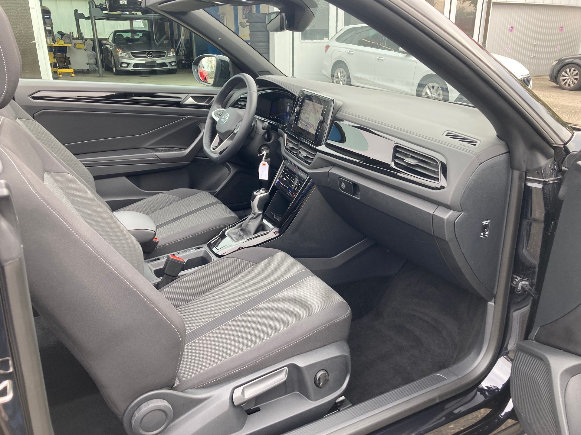 VW T-Roc Cabriolet 1.5 TSI EVO Black Style DSG-image-9