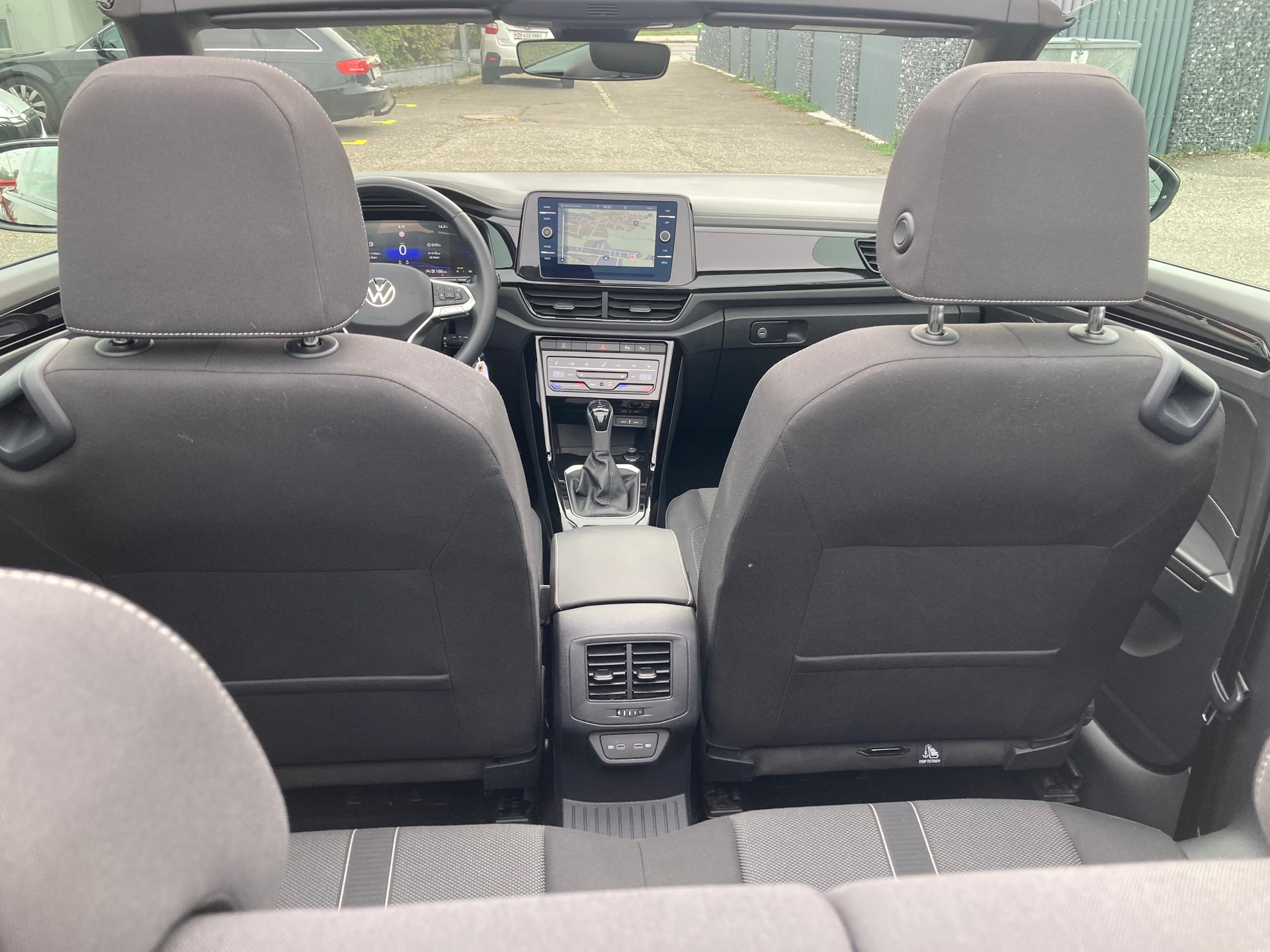 VW T-Roc Cabriolet 1.5 TSI EVO Black Style DSG-image-8