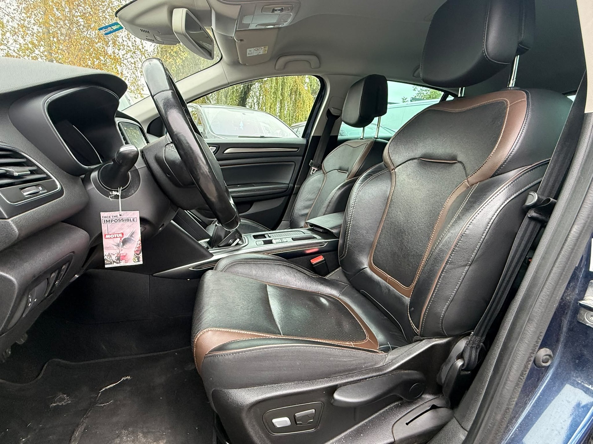 RENAULT Mégane 1.2 16V Turbo Zen-image-9