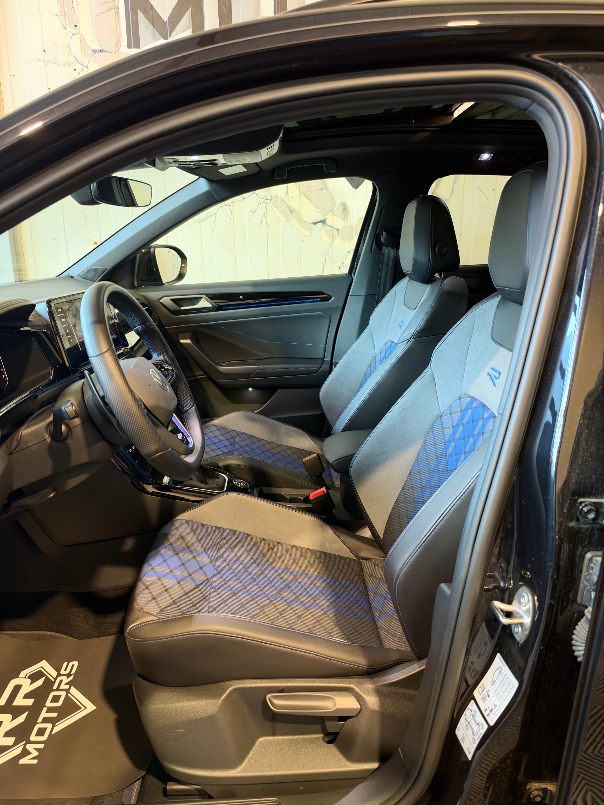VW T-Roc 2.0 TSI R DSG 4Motion-image-12