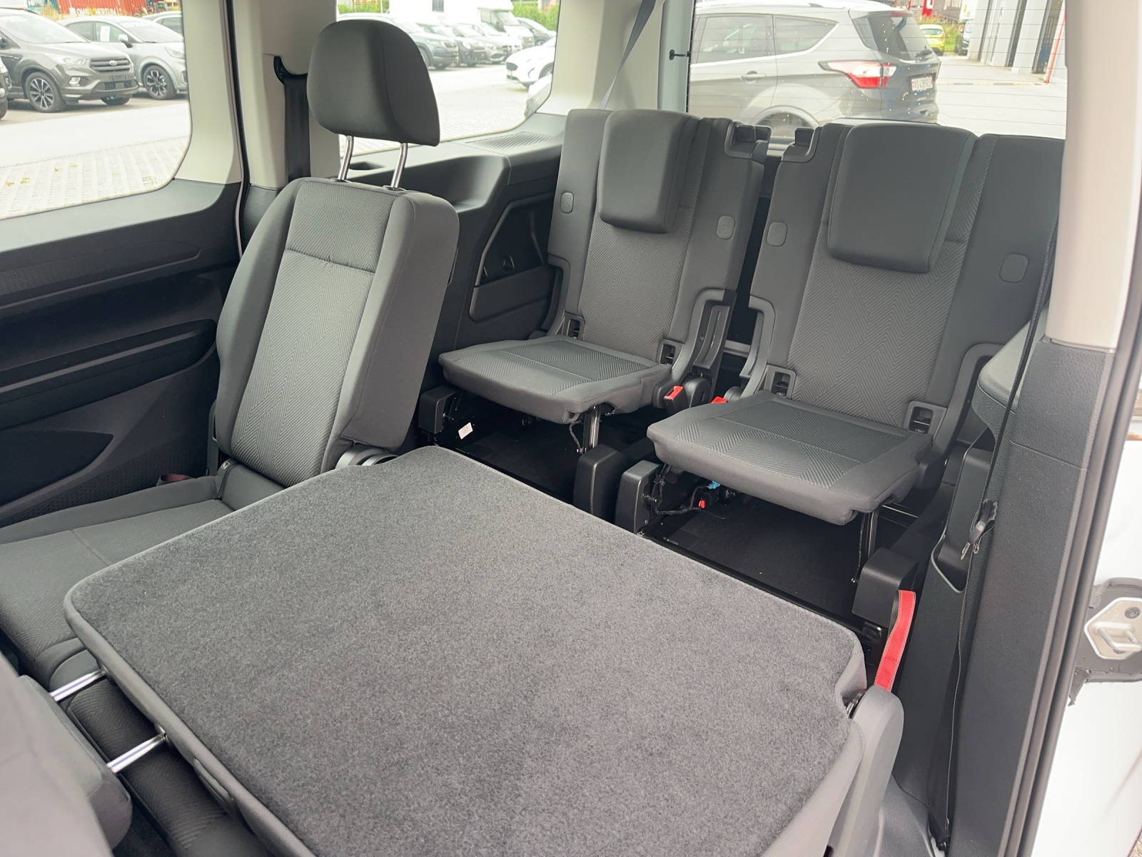 FORD Grand Tourneo Connect Combi 2.0 EcoBlue Trend-image-6