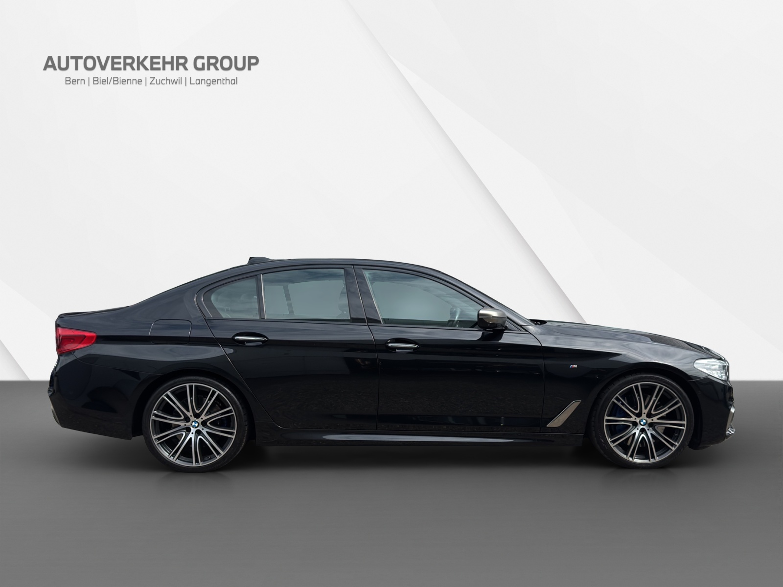BMW M550i xDrive-image-5