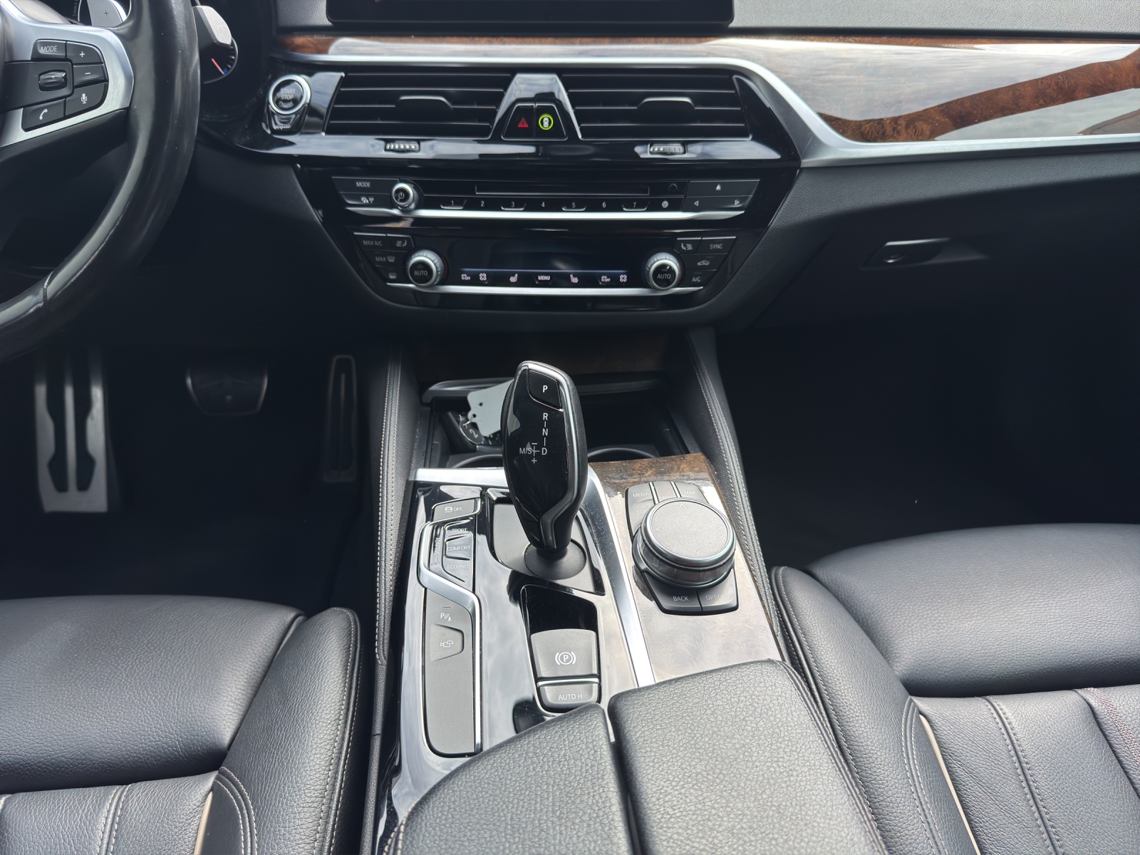 BMW M550i xDrive-image-15