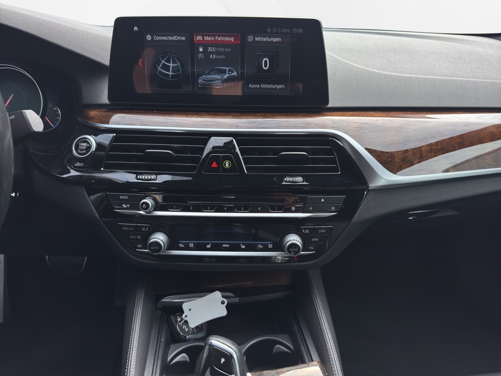 BMW M550i xDrive-image-16