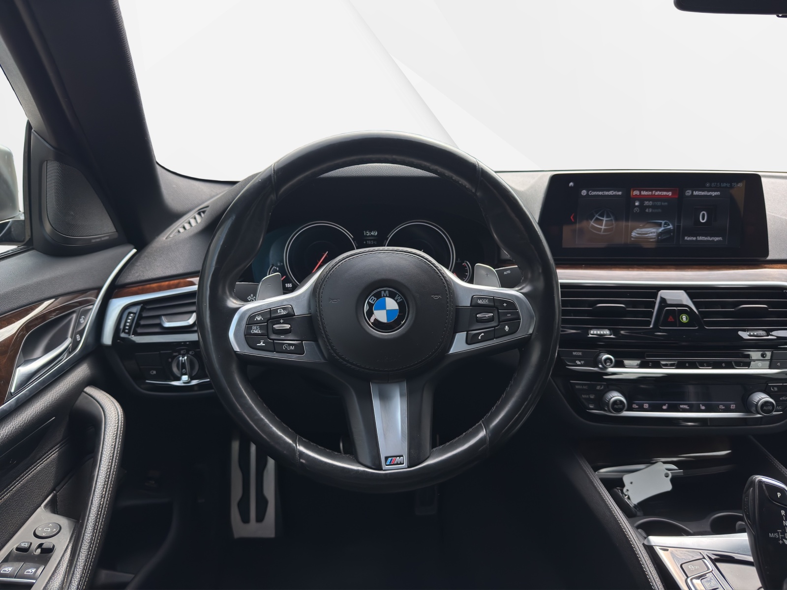 BMW M550i xDrive-image-13