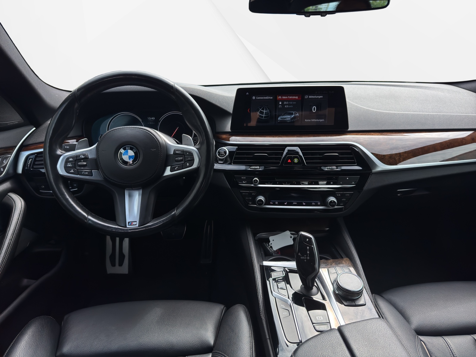 BMW M550i xDrive-image-12