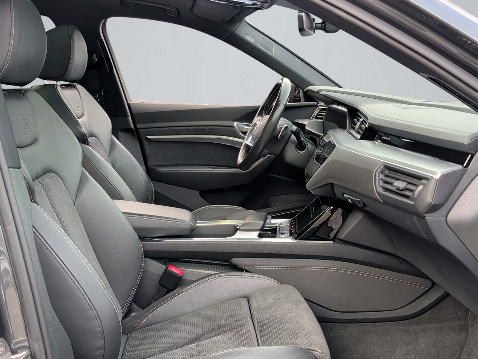 AUDI e-tron 50 Sportback quattro-image-8