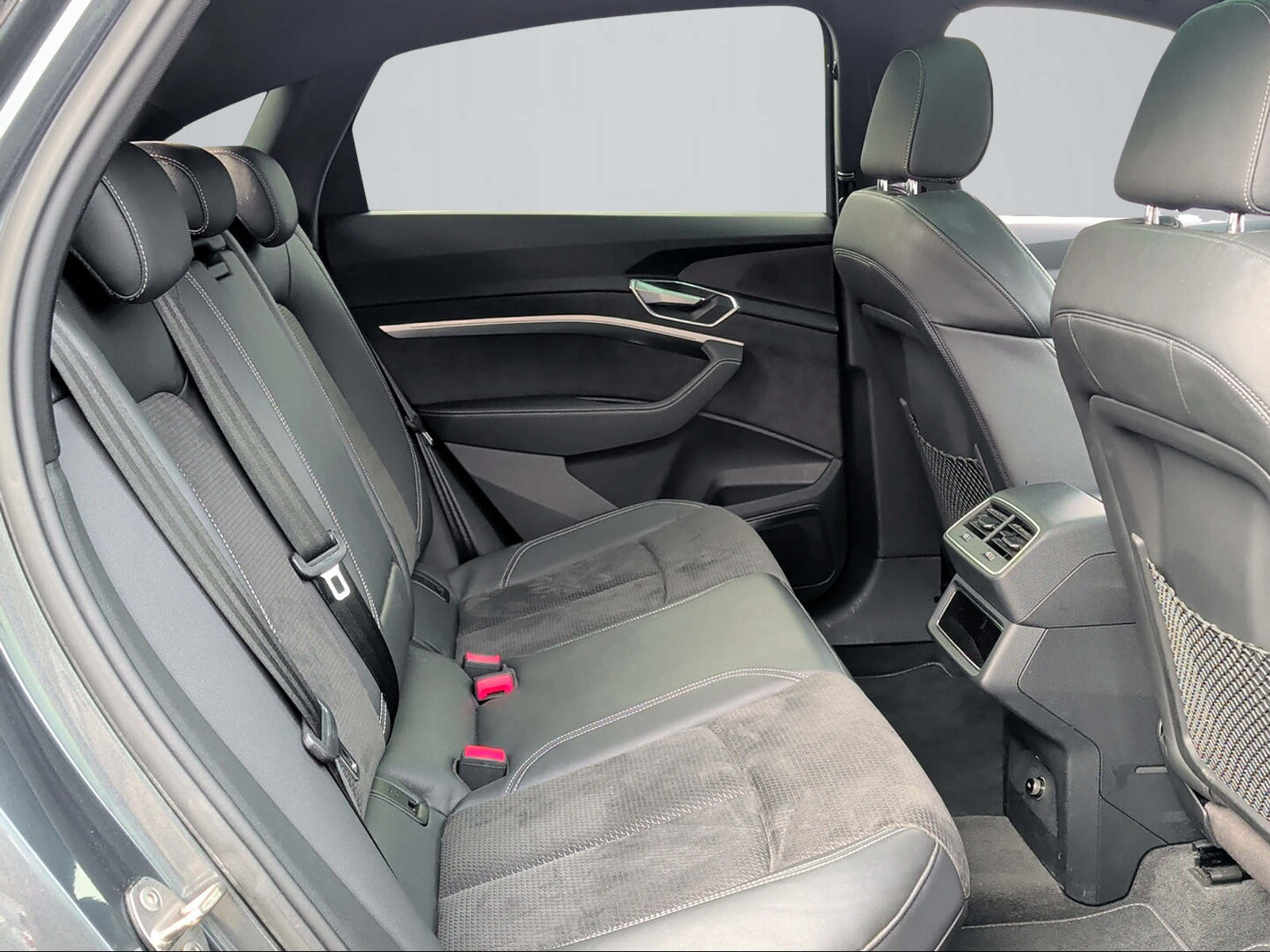 AUDI e-tron 50 Sportback quattro-image-9