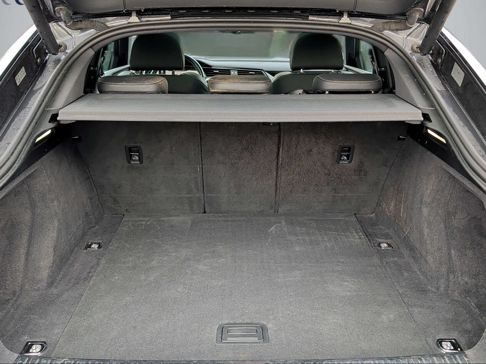 AUDI e-tron 50 Sportback quattro-image-10
