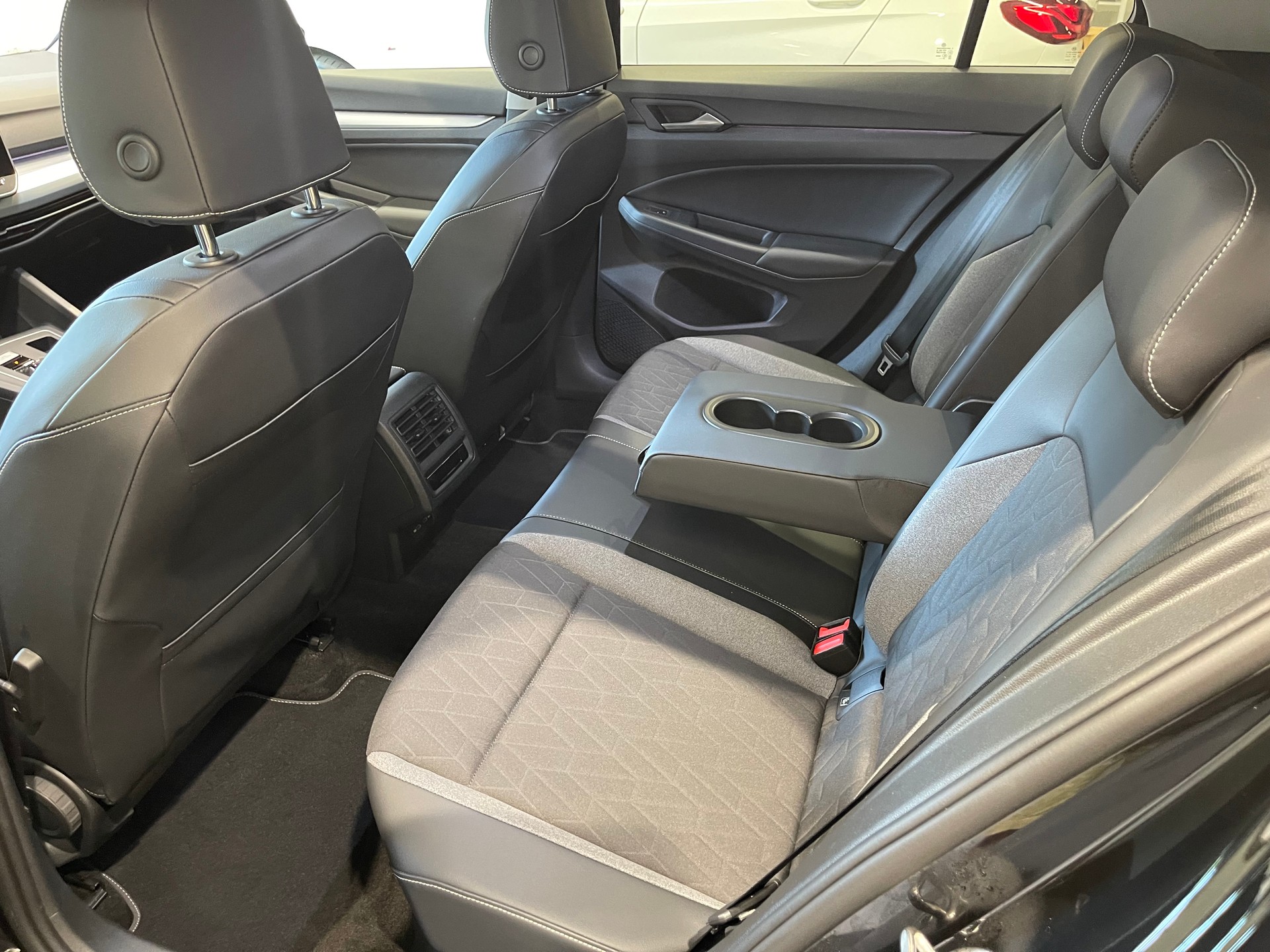 VW Golf 2.0 TDI Goal DSG *FACELIFT*-image-11