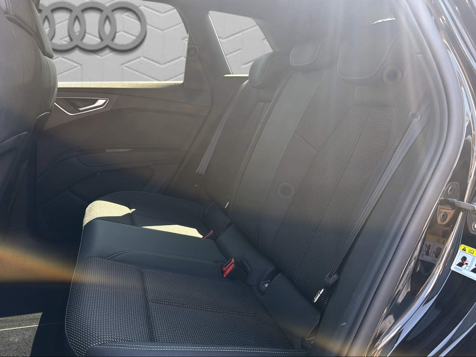 AUDI Q4 e-tron 40-image-12