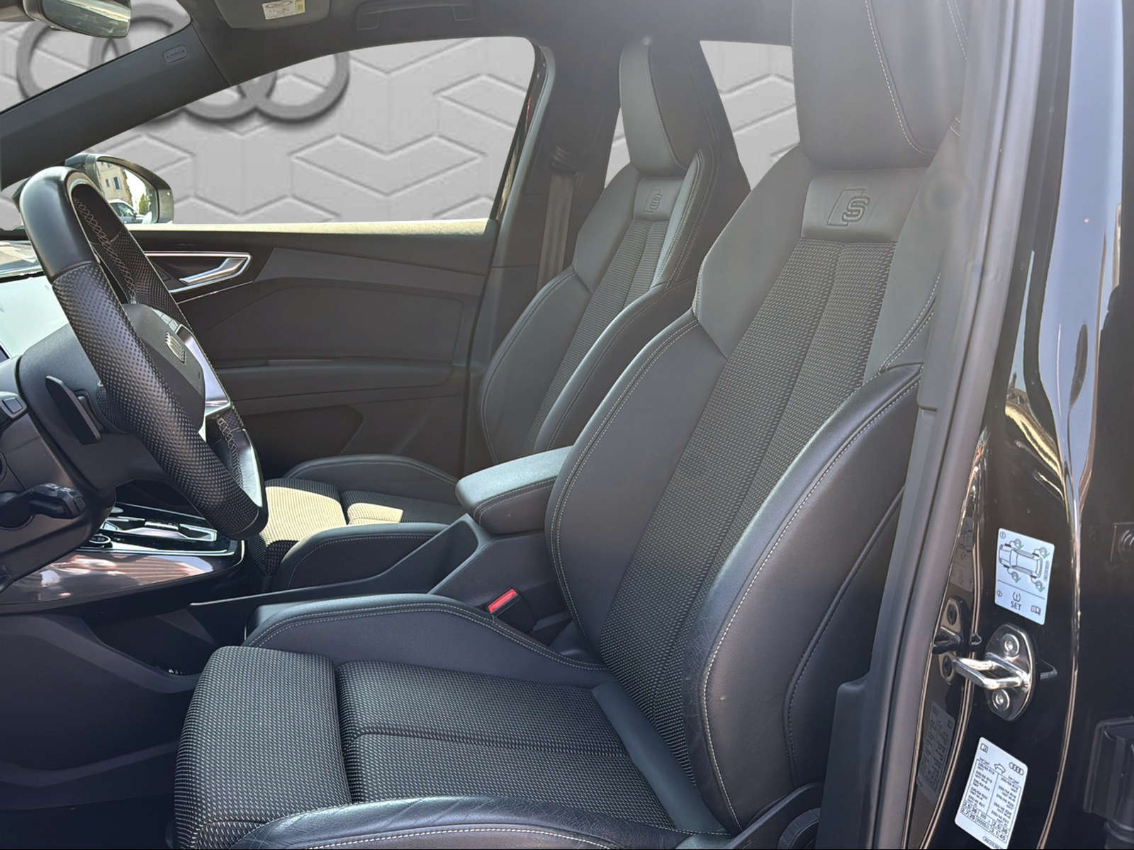 AUDI Q4 e-tron 40-image-6