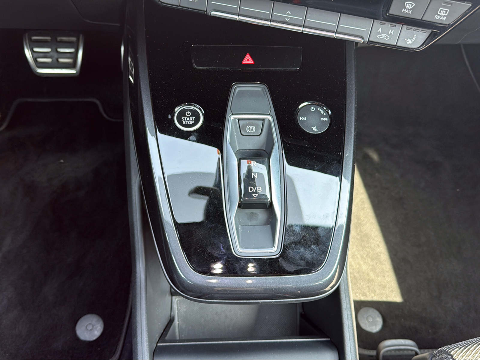 AUDI Q4 e-tron 40-image-11