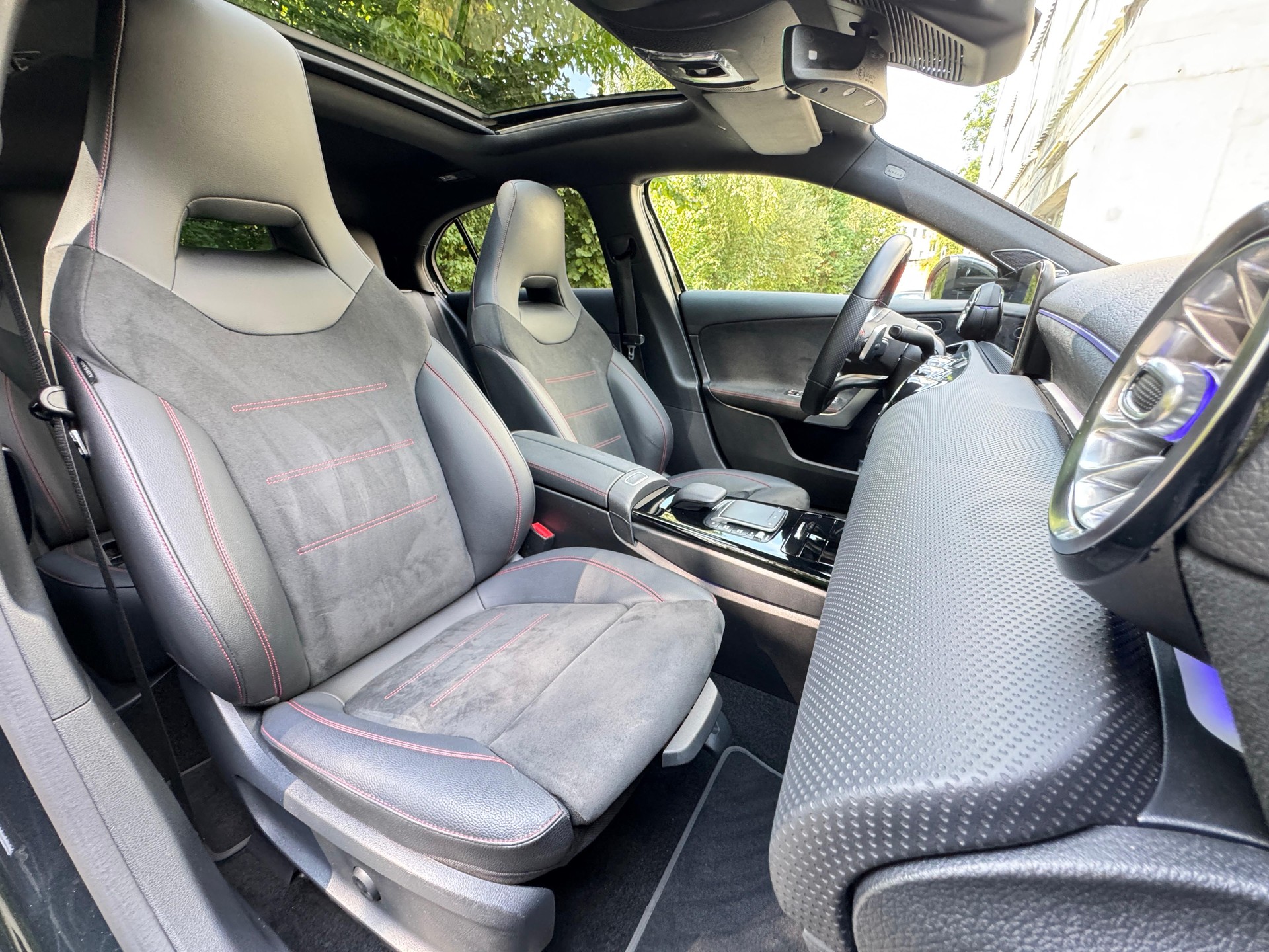 MERCEDES-BENZ A 250 4Matic AMG Line 4Matic 7G-DCT-image-17