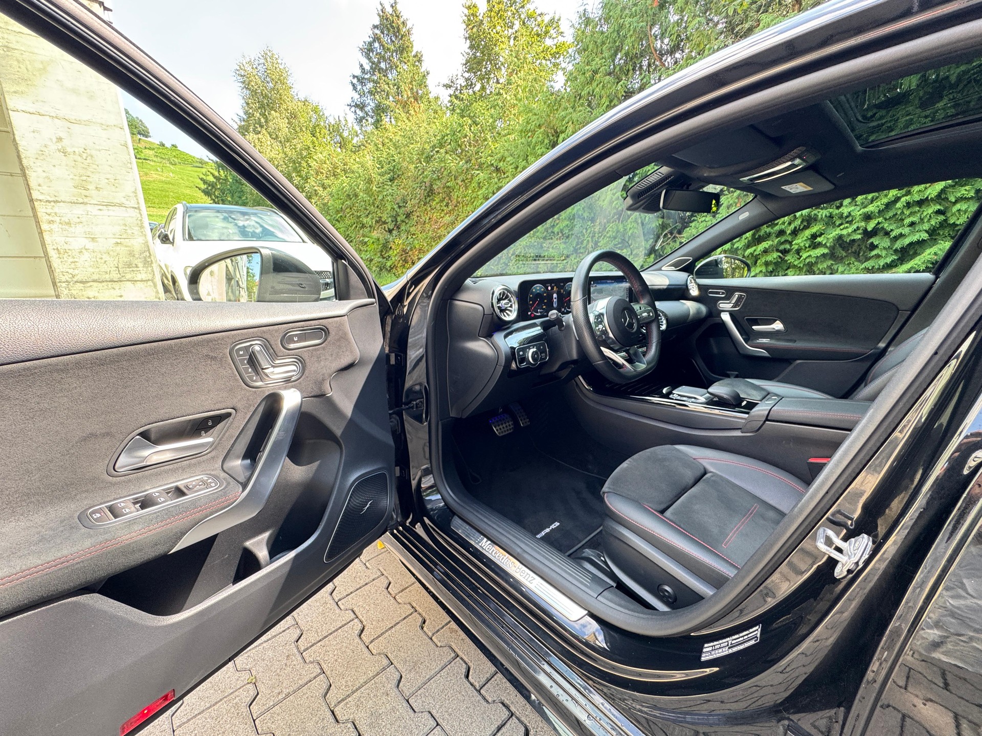 MERCEDES-BENZ A 250 4Matic AMG Line 4Matic 7G-DCT-image-9