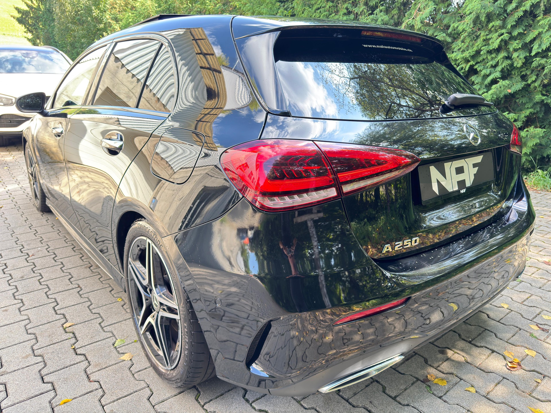 MERCEDES-BENZ A 250 4Matic AMG Line 4Matic 7G-DCT-image-2