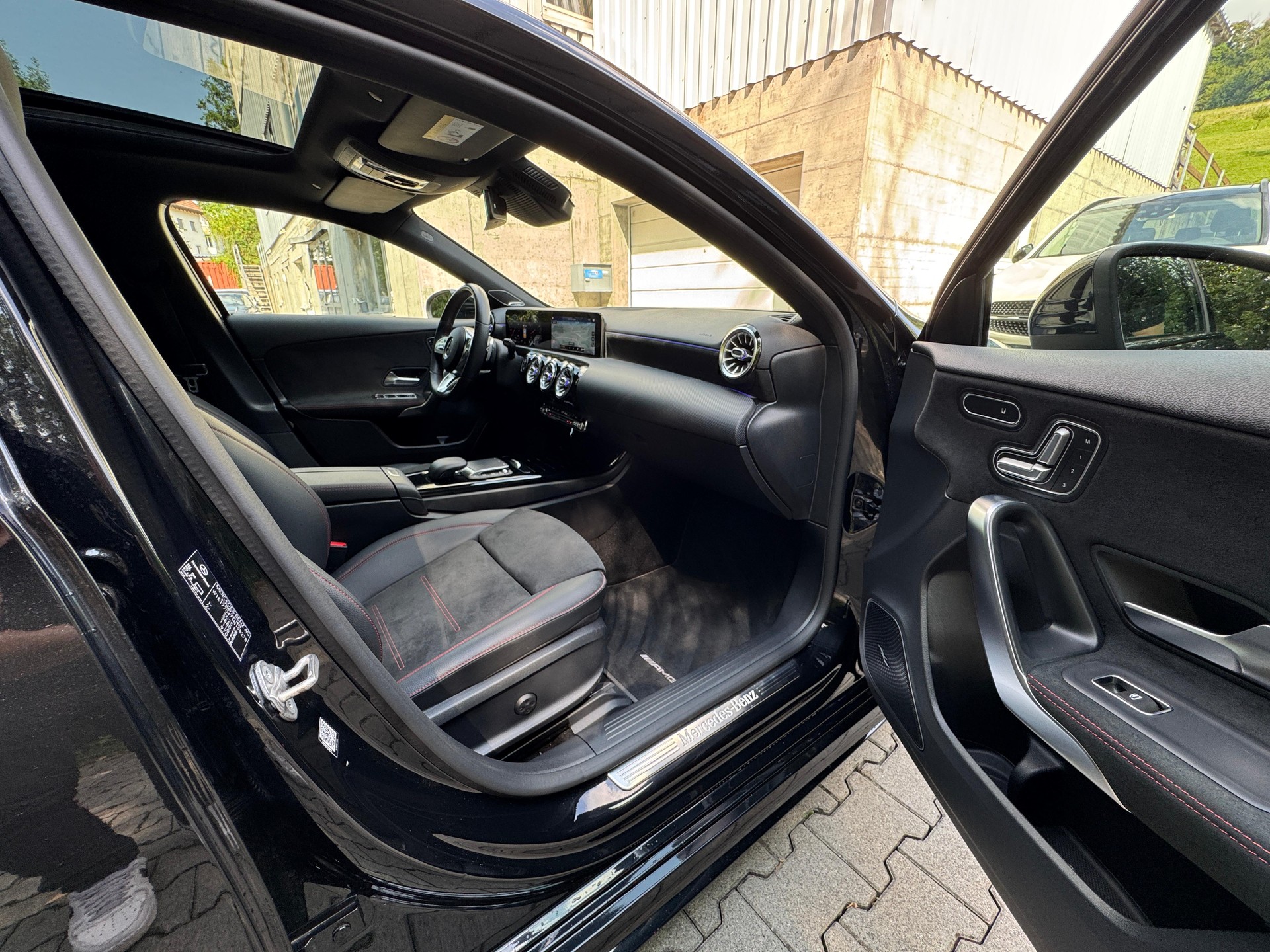 MERCEDES-BENZ A 250 4Matic AMG Line 4Matic 7G-DCT-image-16