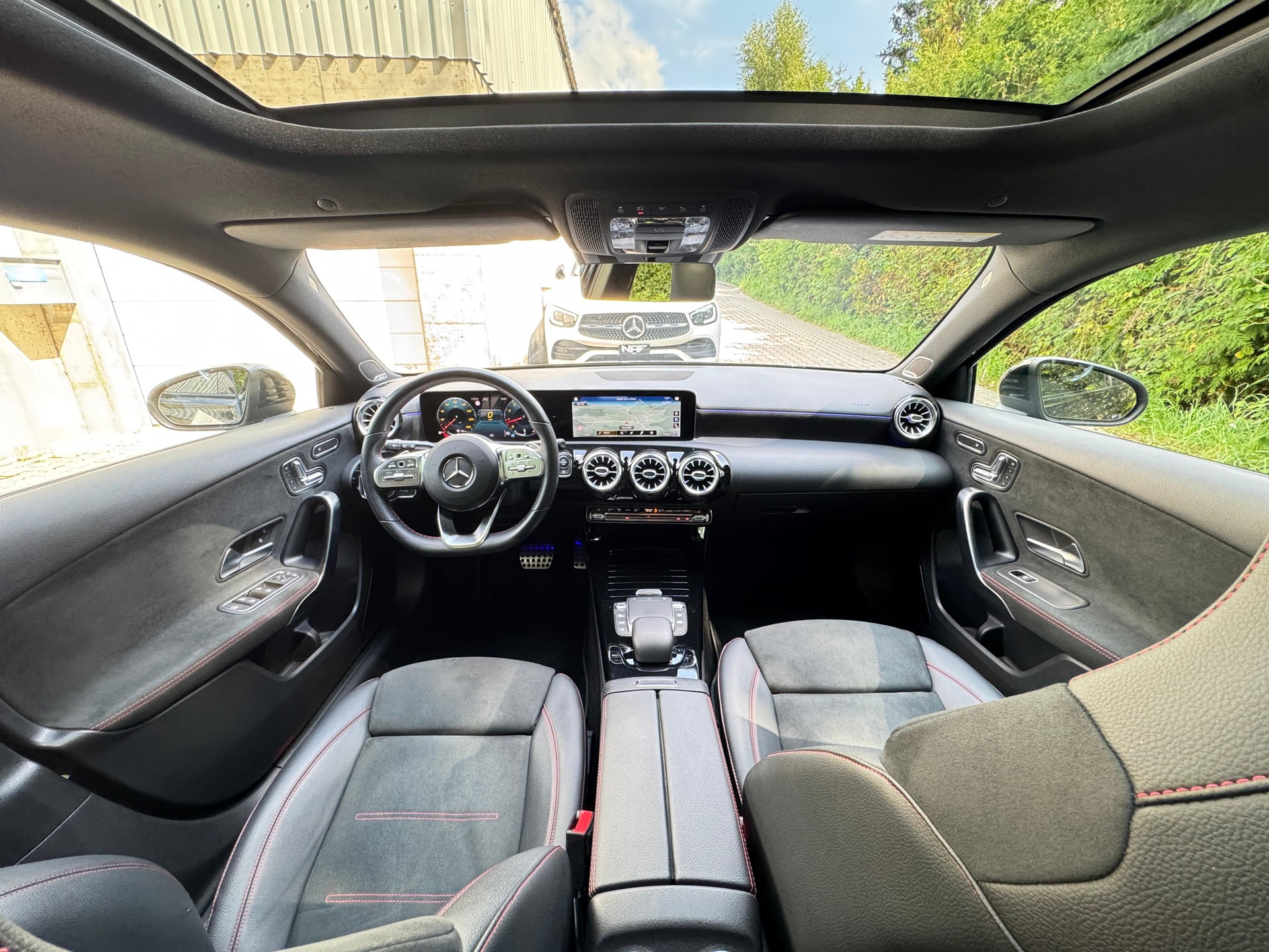 MERCEDES-BENZ A 250 4Matic AMG Line 4Matic 7G-DCT-image-18