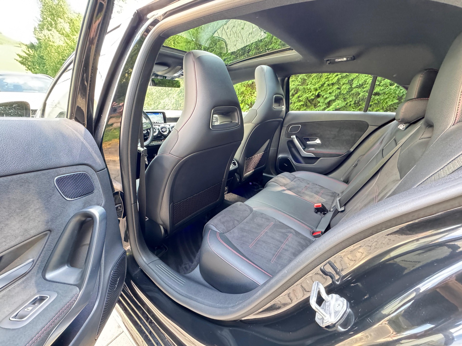 MERCEDES-BENZ A 250 4Matic AMG Line 4Matic 7G-DCT-image-12
