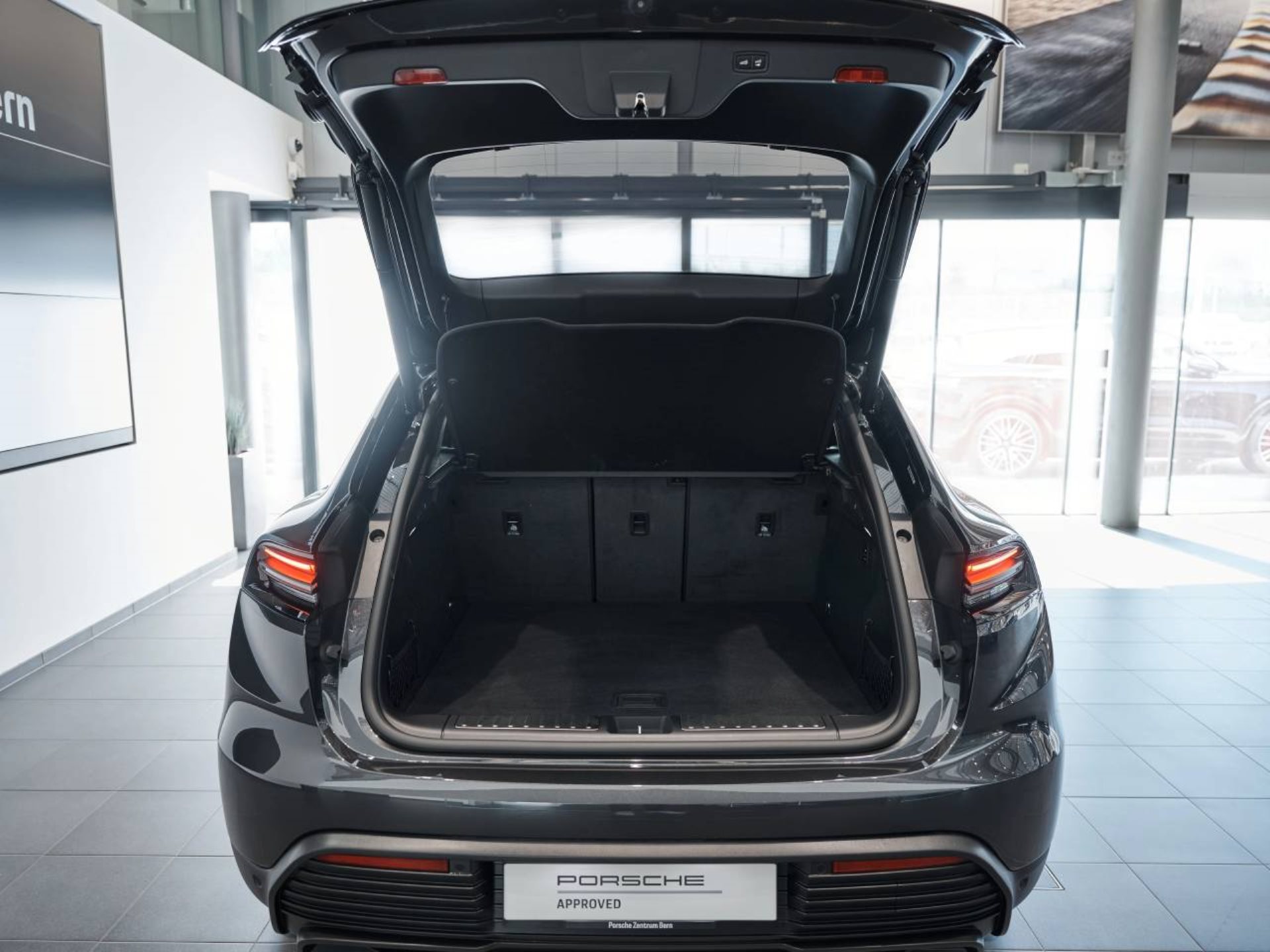 PORSCHE Macan 4-image-12