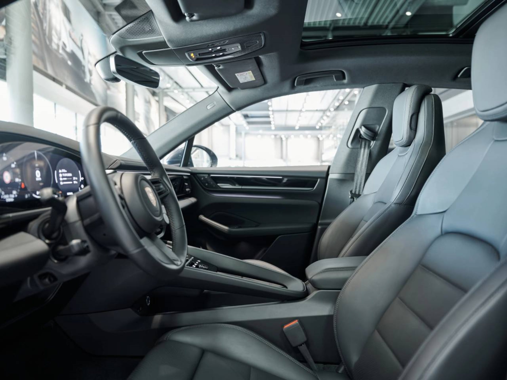 PORSCHE Macan 4-image-3