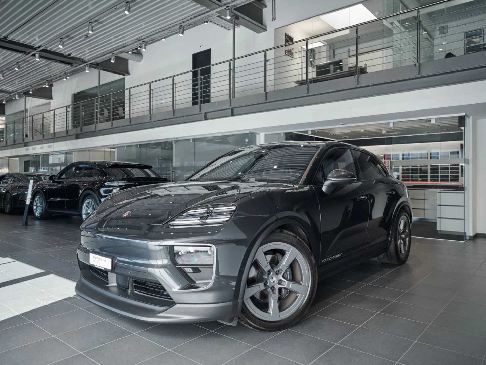 PORSCHE Macan 4-image-7