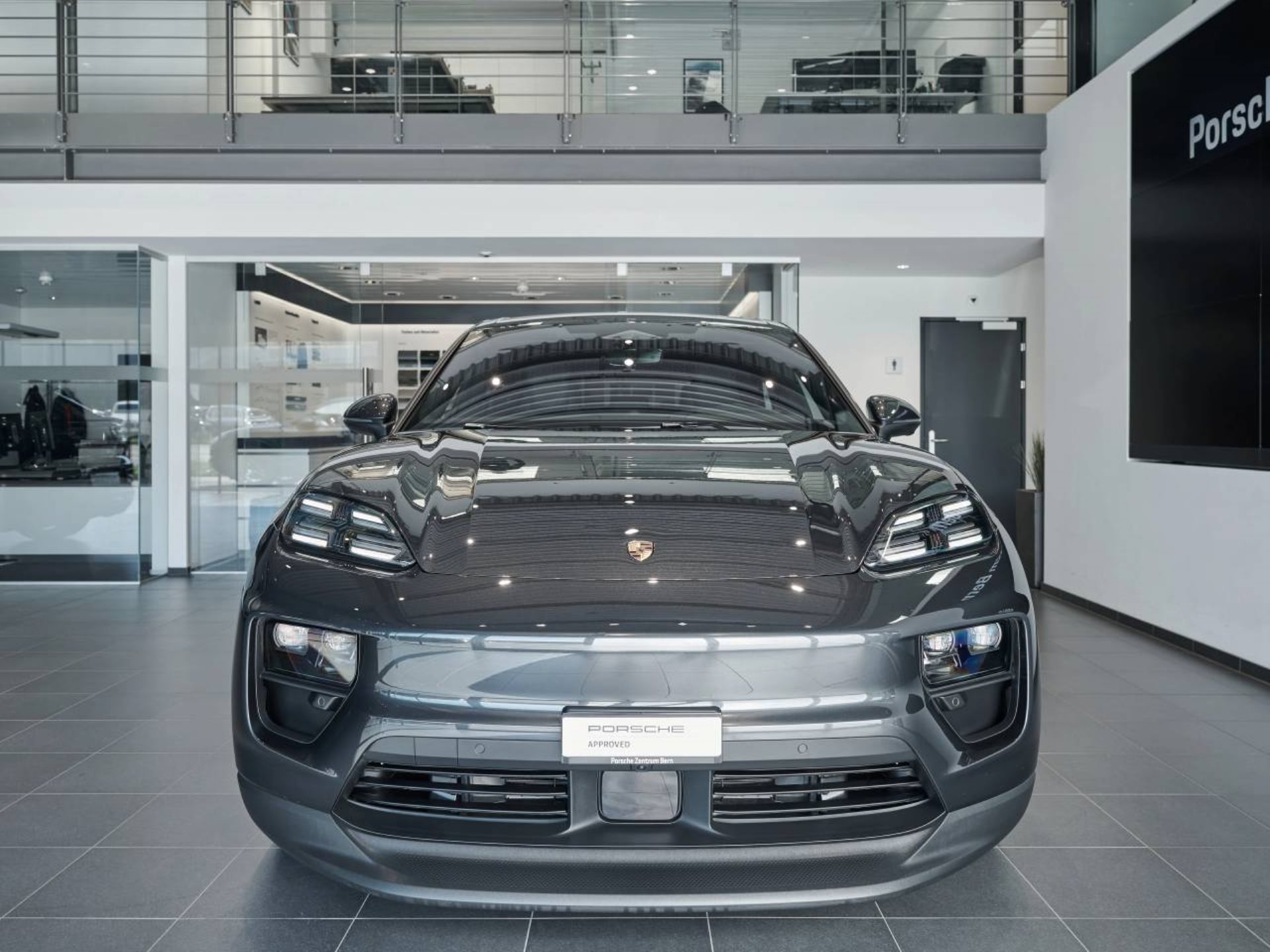 PORSCHE Macan 4-image-8