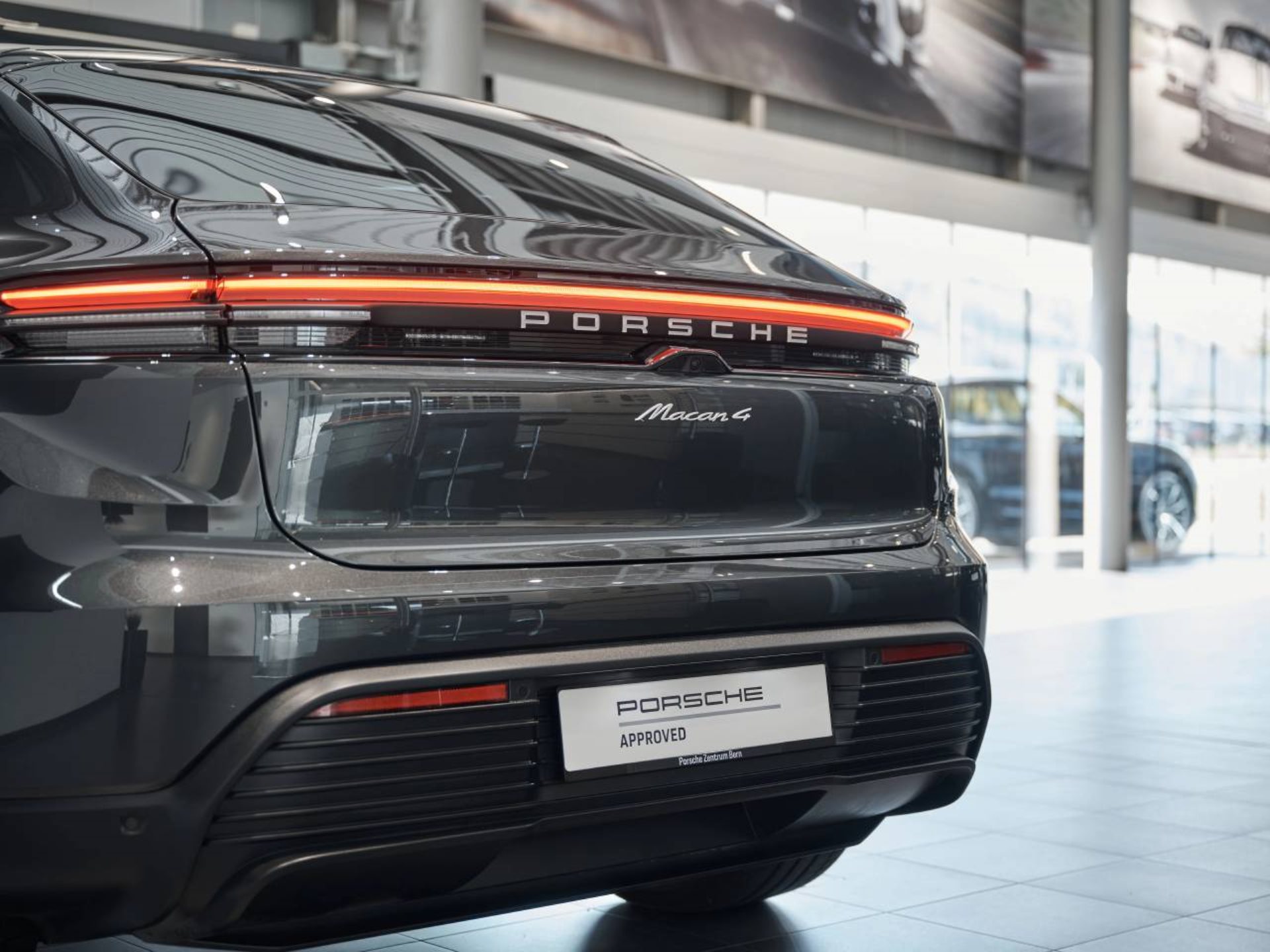 PORSCHE Macan 4-image-28