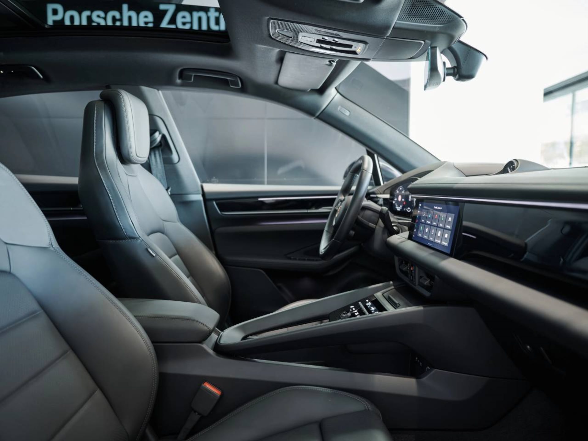 PORSCHE Macan 4-image-18
