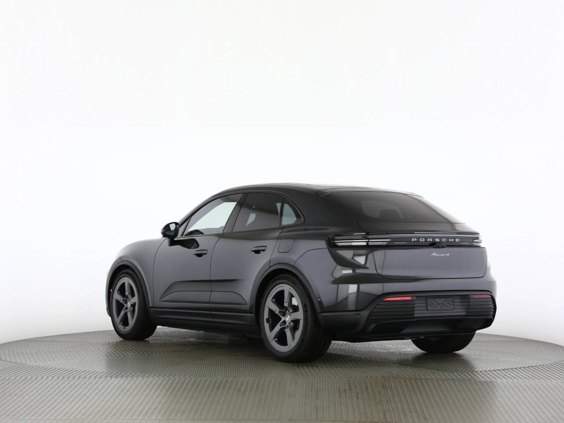 PORSCHE Macan 4-image-6