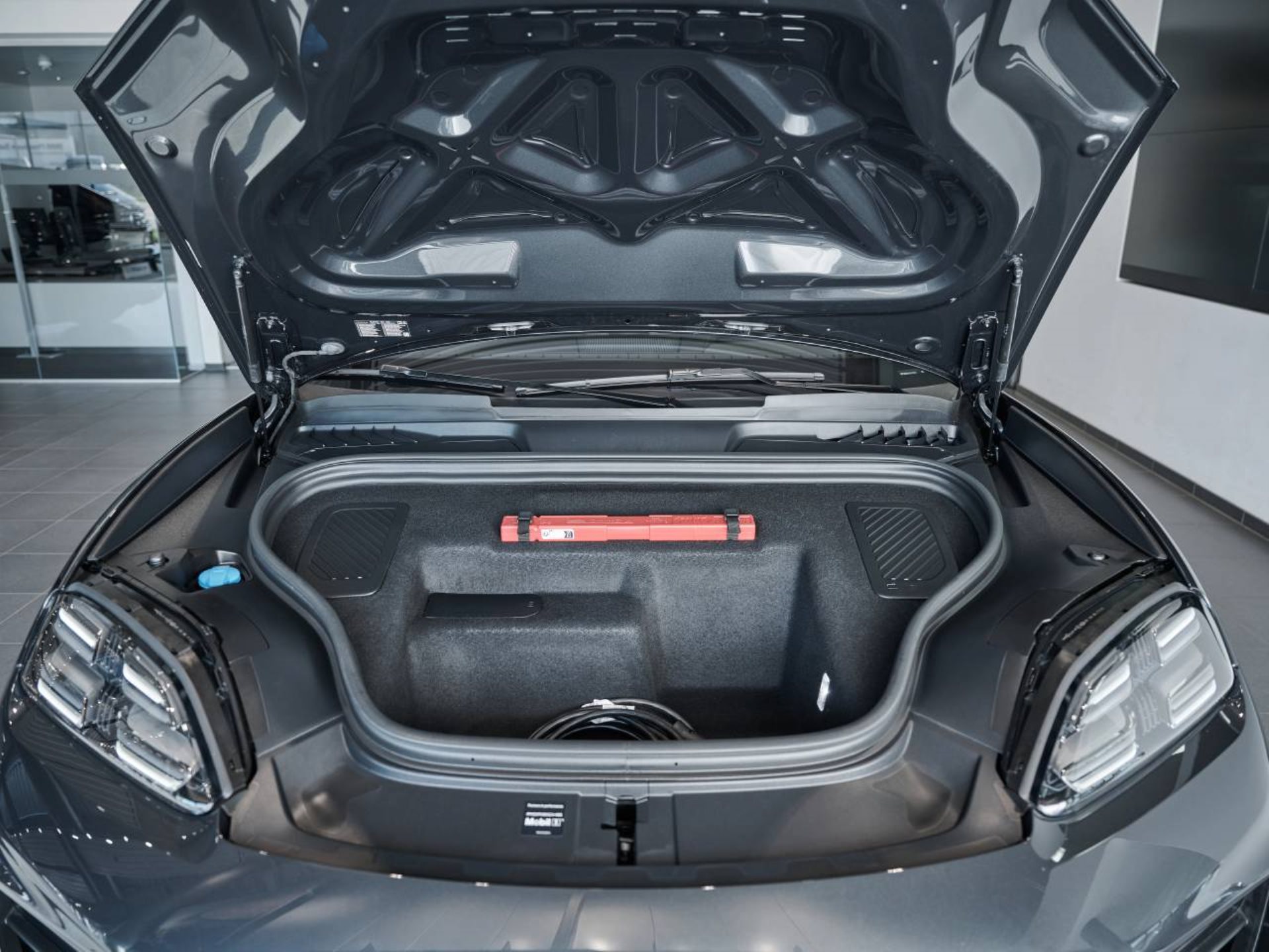 PORSCHE Macan 4-image-11