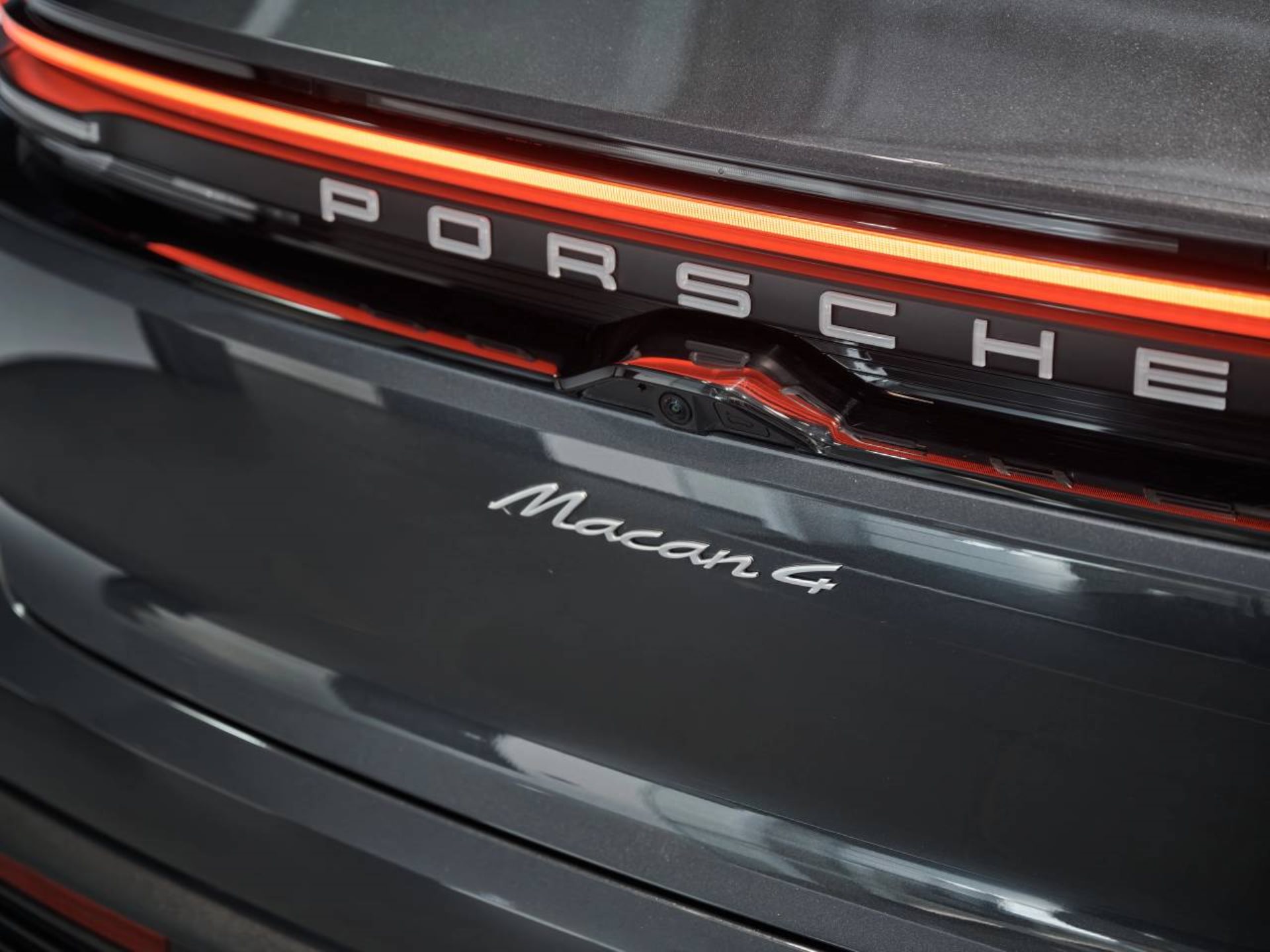 PORSCHE Macan 4-image-27