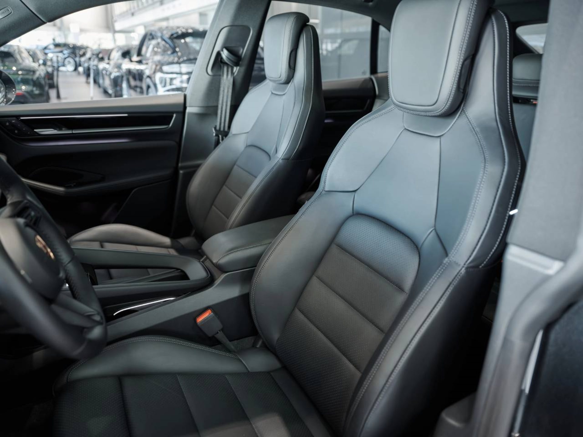 PORSCHE Macan 4-image-4