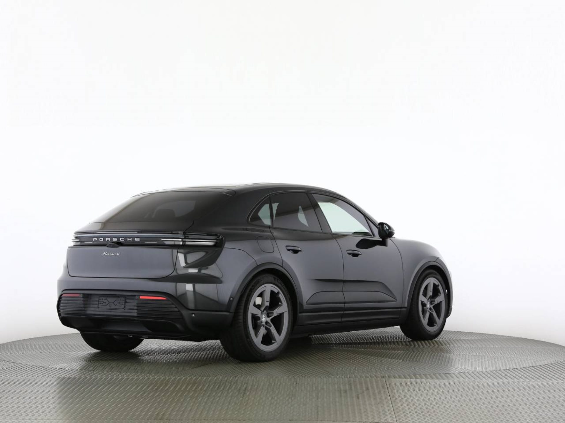 PORSCHE Macan 4-image-2